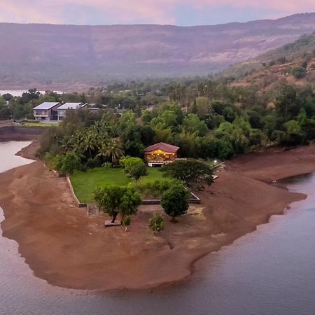 Stayvista At Three Shores With Lake View & Alfresco Dining Khamshet Экстерьер фото